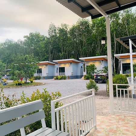 Suanvadee Resort สวนวดี รีสอร์ท Don Sak エクステリア 写真
