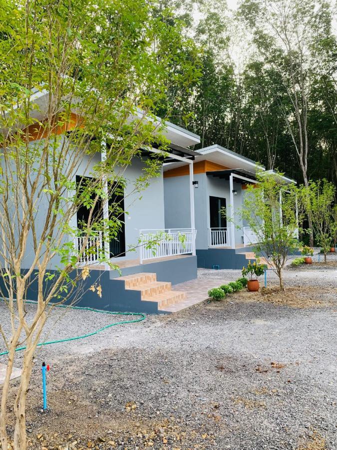 Suanvadee Resort สวนวดี รีสอร์ท Don Sak エクステリア 写真