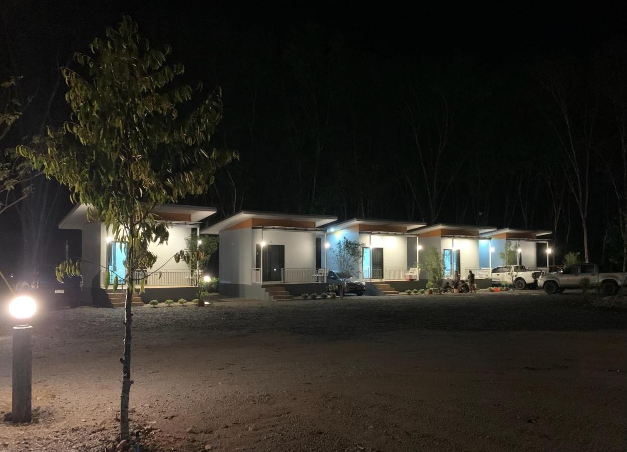 Suanvadee Resort สวนวดี รีสอร์ท Don Sak エクステリア 写真