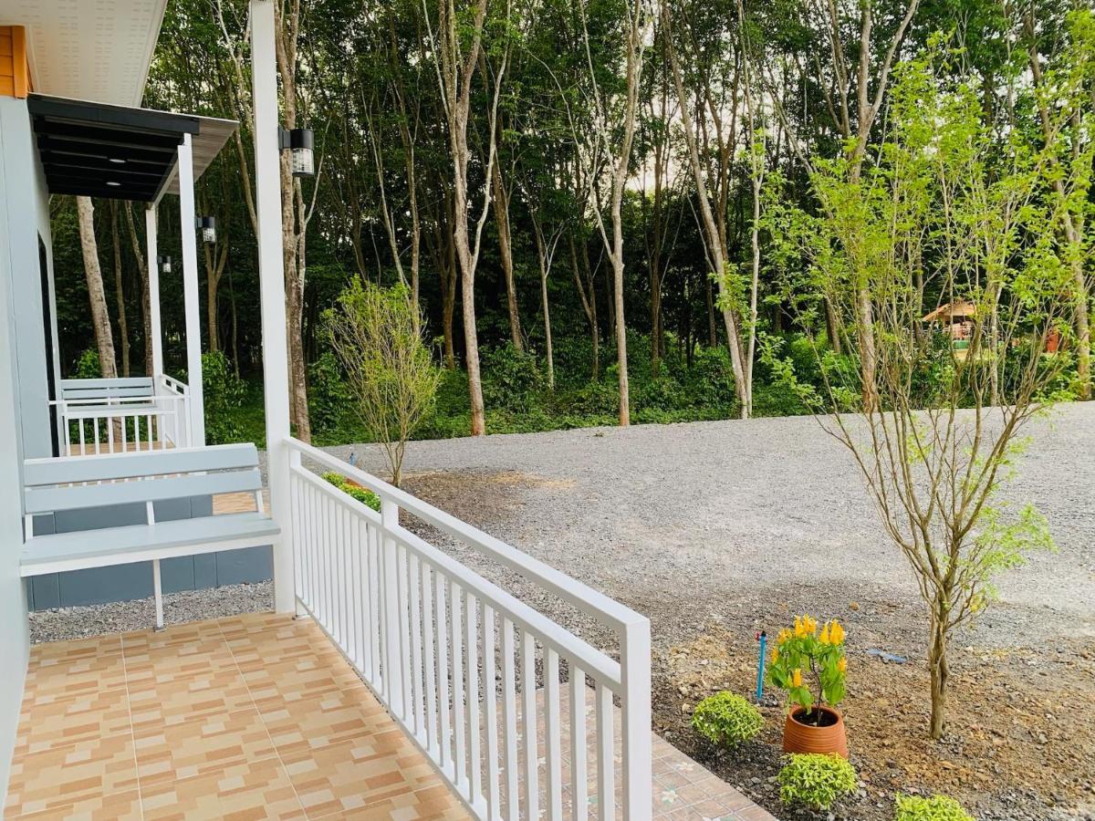 Suanvadee Resort สวนวดี รีสอร์ท Don Sak エクステリア 写真