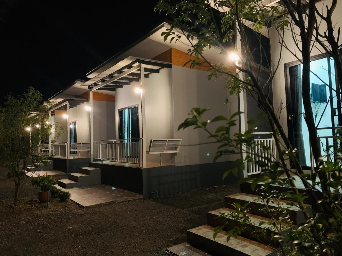 Suanvadee Resort สวนวดี รีสอร์ท Don Sak エクステリア 写真