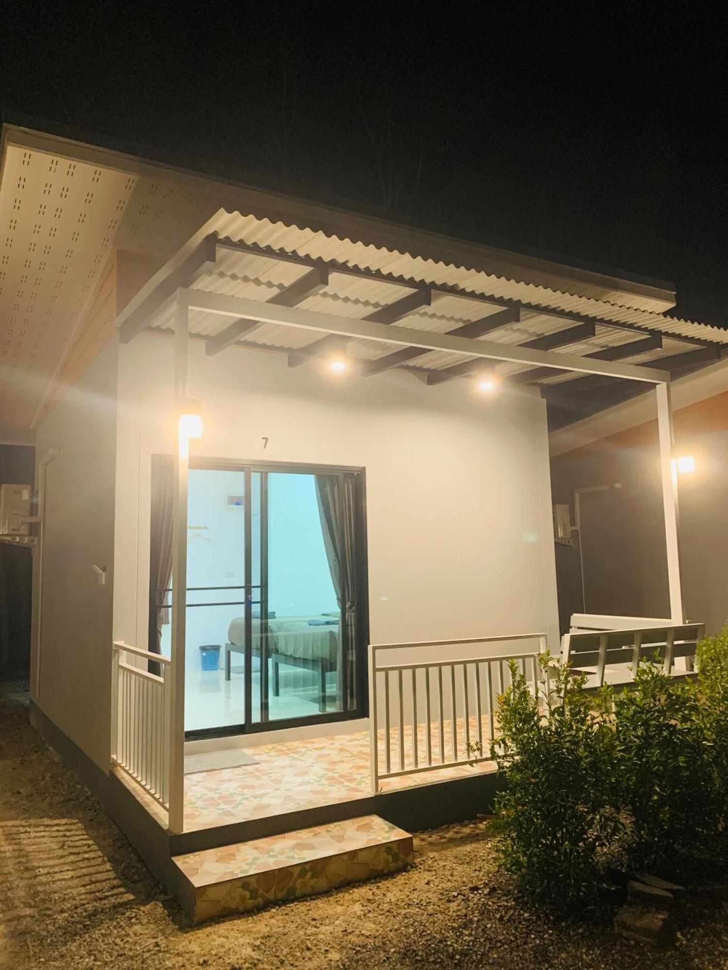 Suanvadee Resort สวนวดี รีสอร์ท Don Sak エクステリア 写真