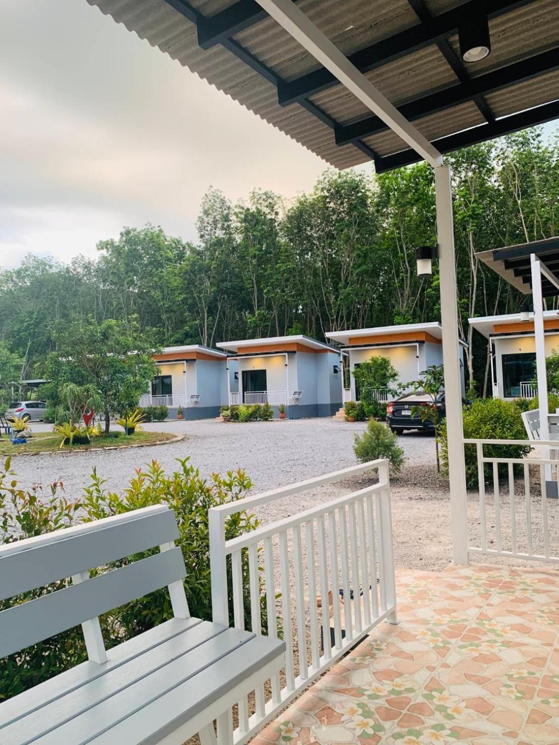 Suanvadee Resort สวนวดี รีสอร์ท Don Sak エクステリア 写真